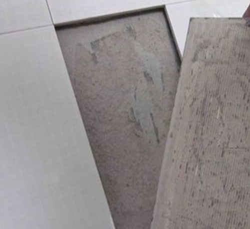 吉安市瓷砖空鼓维修公司分享瓷砖铺贴时如果打浆（即涂抹在瓷砖背面和基层上的砂浆或瓷砖胶）过少，会带来以下问题